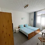 Burg Hausen Hostel *