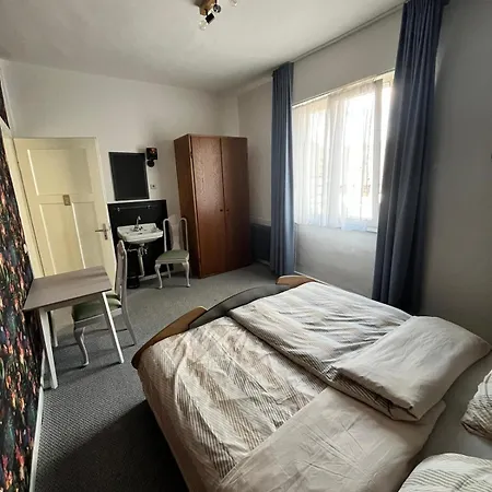 Burg Hausen Hostel Heimbach