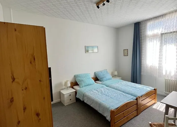 Burg Hausen Hostel *