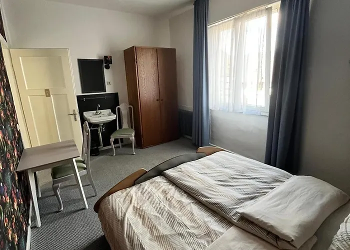 Burg Hausen Hostel Heimbach